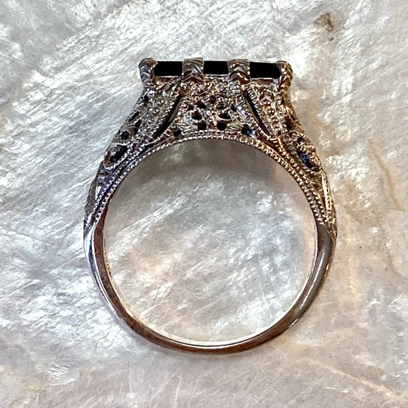 Impressive Vintage Filigree Sterling Silver and Deep Blue Sapphire Ring - Picture 3 of 5